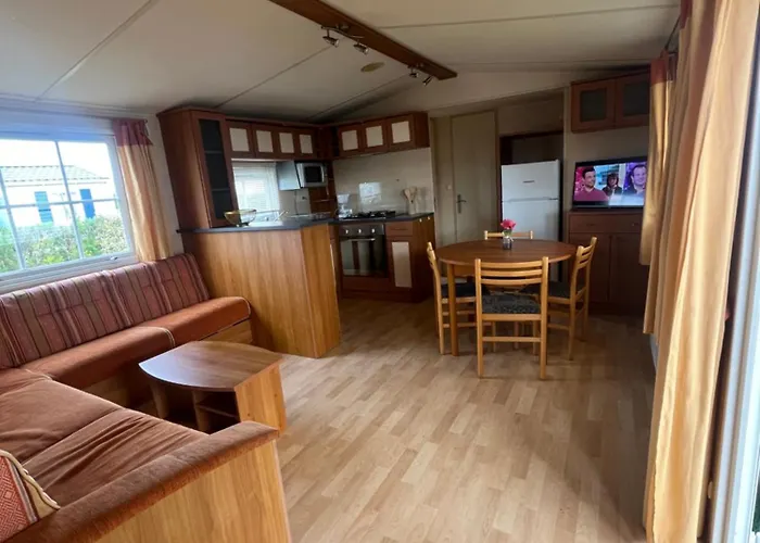 Mobile-home 4 Etoiles Bord De *